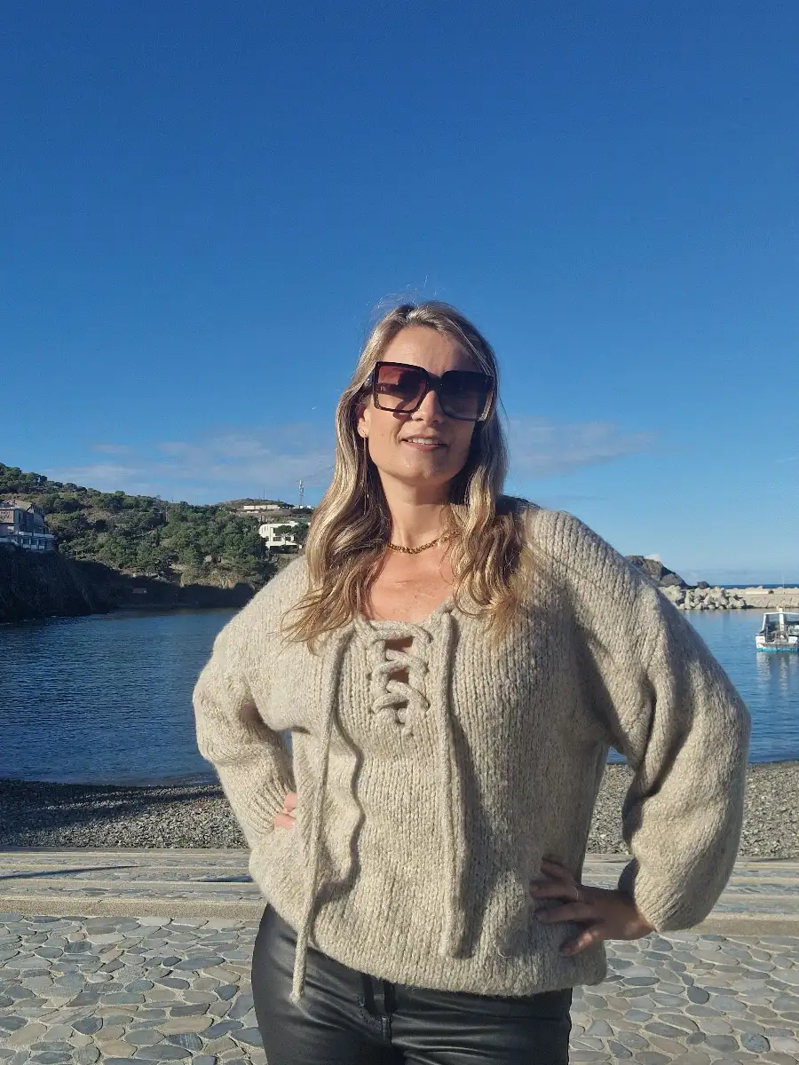 Pull col à lacet beige