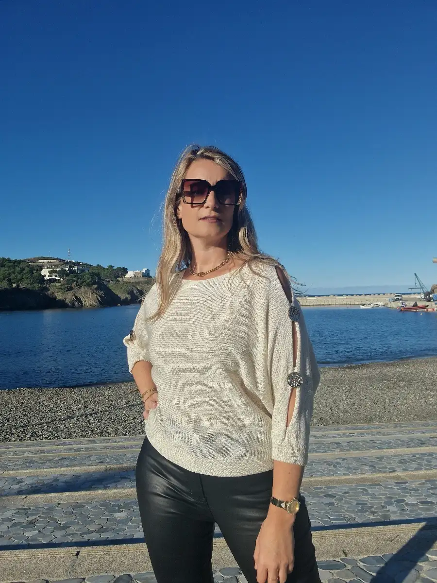 Pull manches ajourées beige