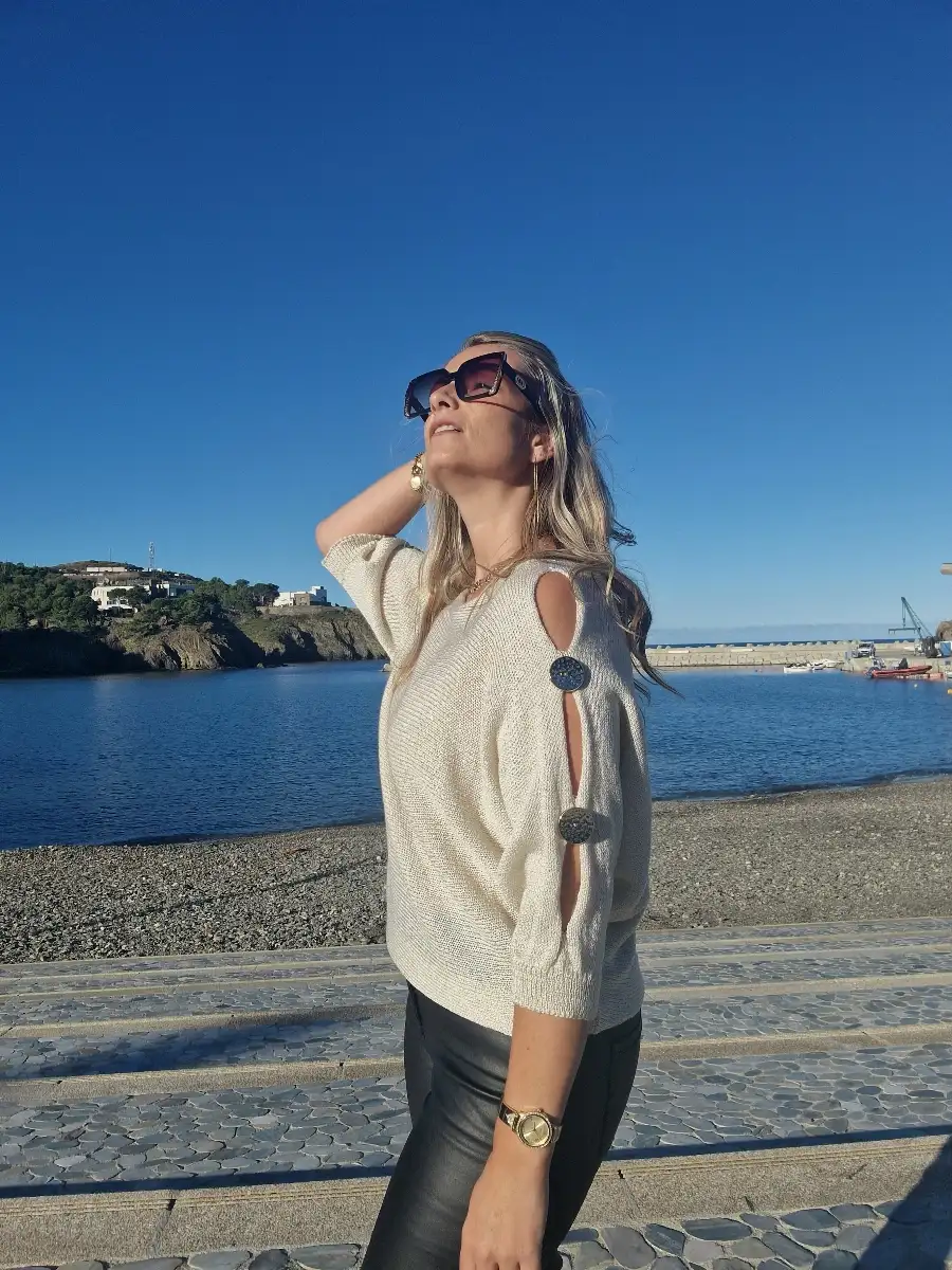 Pull manches ajourées beige