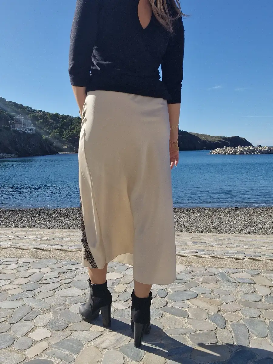 Jupe longue satin beige et dentelle