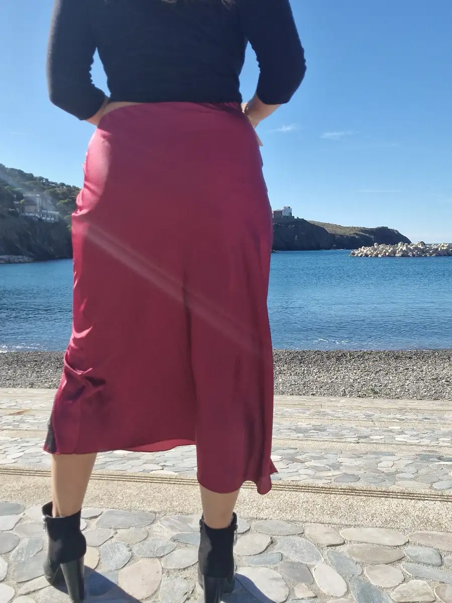 Jupe longue satin bordeau et dentelle