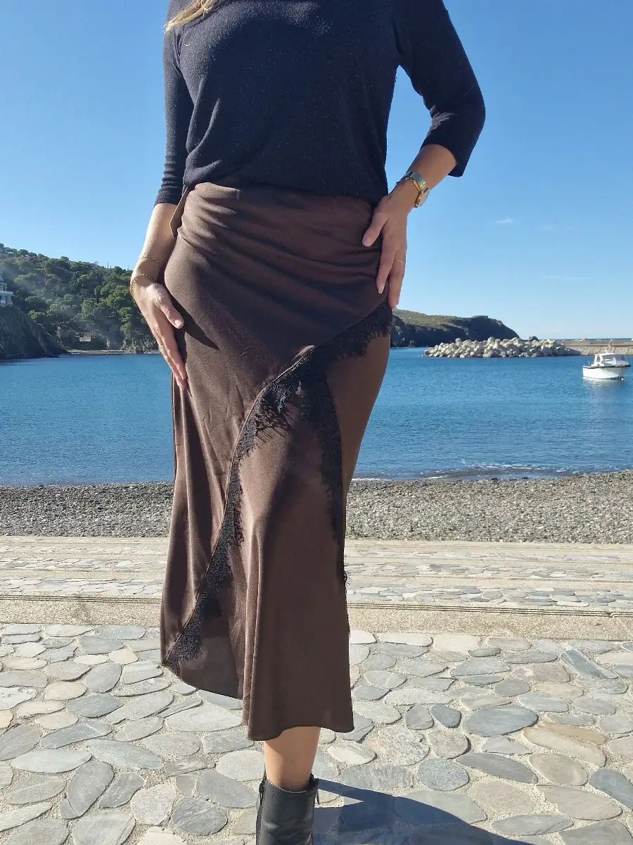 Jupe longue satin marron et dentelle