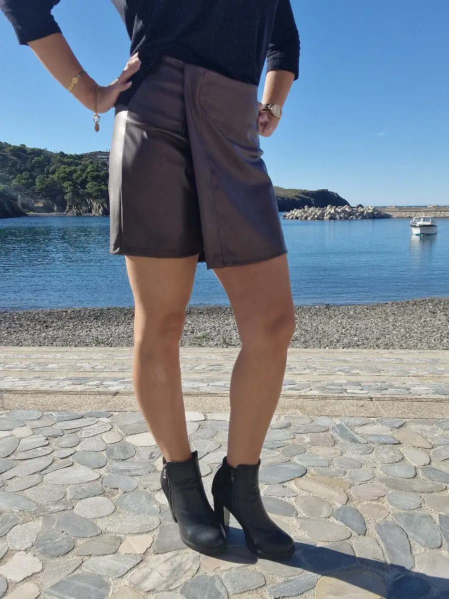 Jupe short simili cuir marron