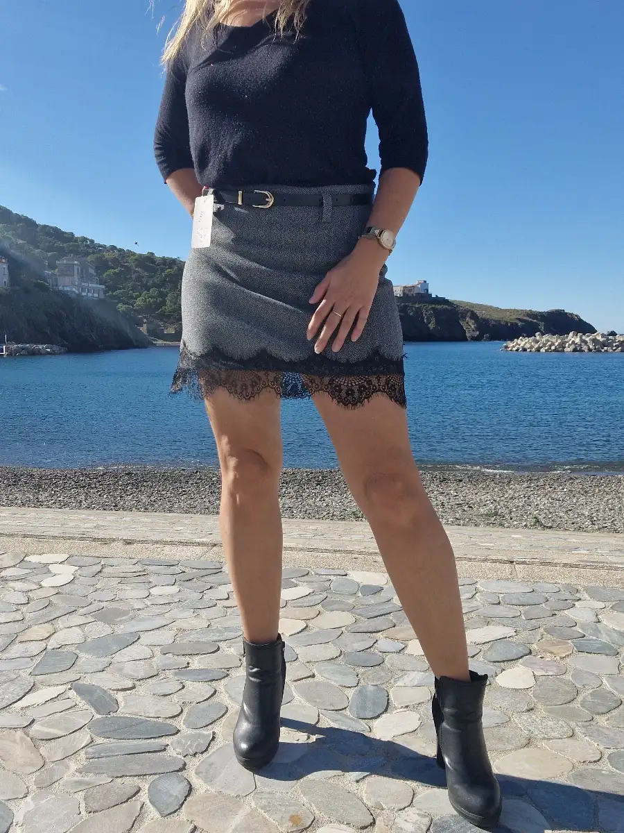 Jupe en tweed et dentelle