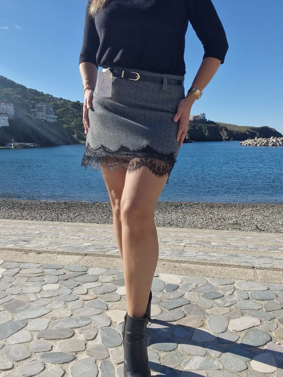 Jupe en tweed et dentelle