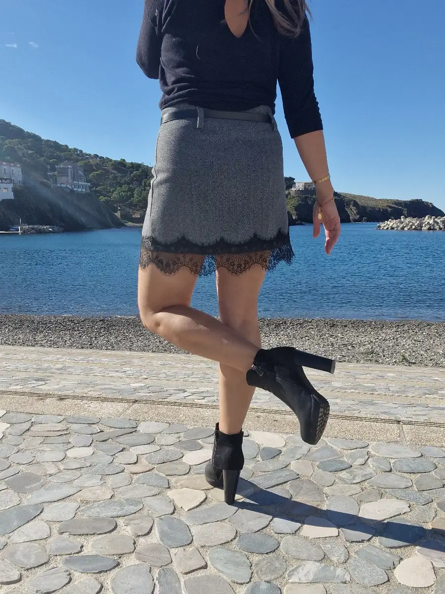 Jupe en tweed et dentelle