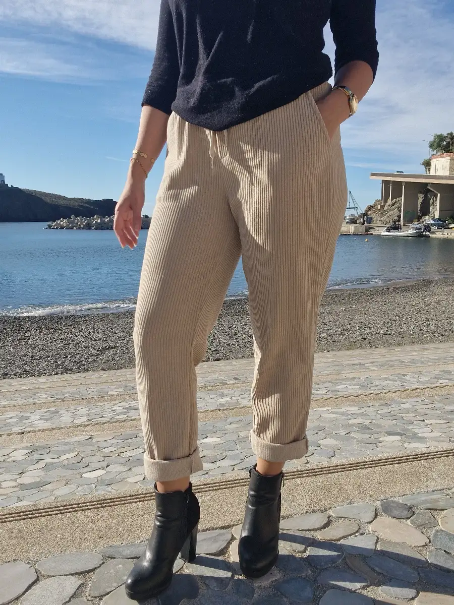 Pantalon mum velours souple beige