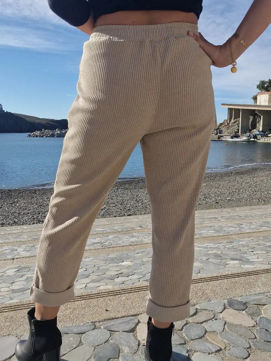 Pantalon mum velours souple beige