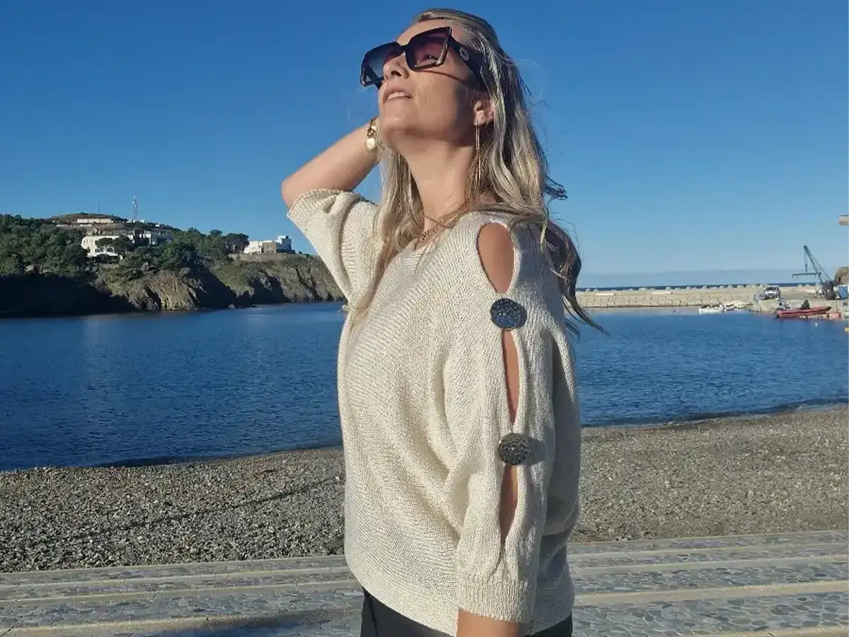 Pull manches ajourées beige