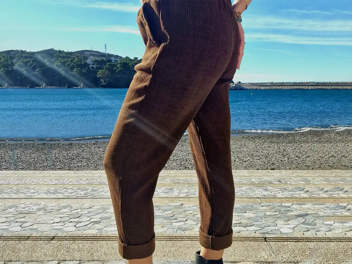 Pantalon mum velours souple marron