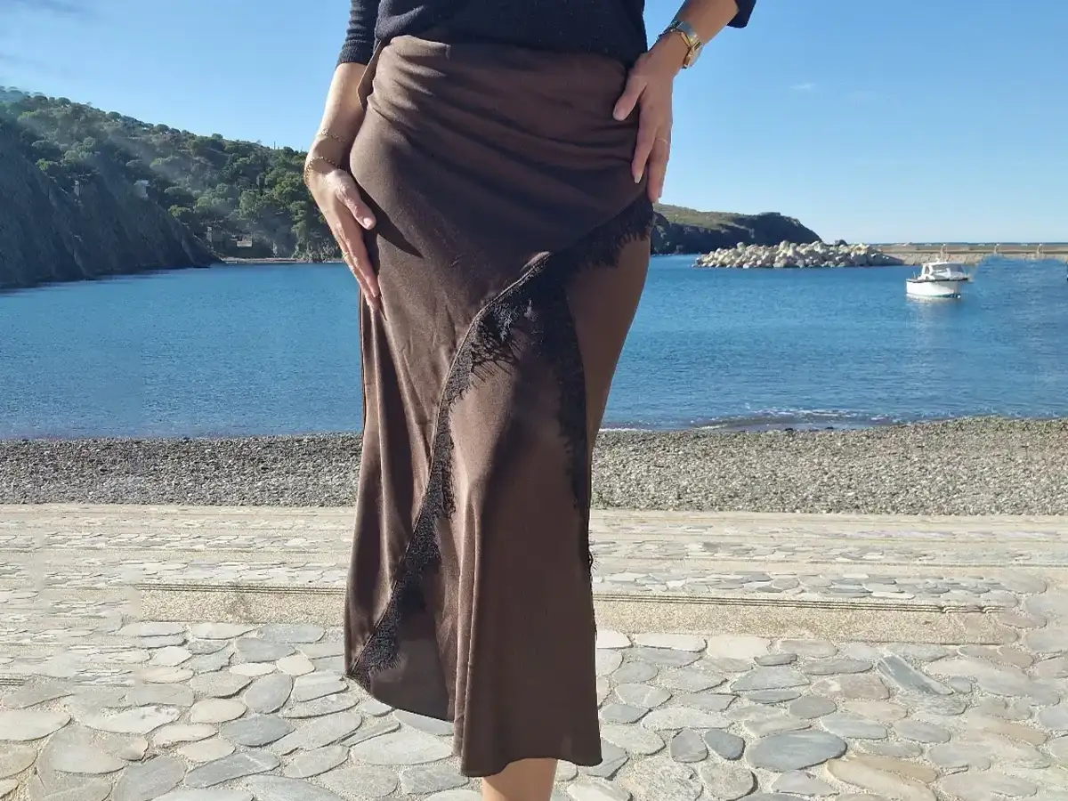 Jupe longue satin marron et dentelle