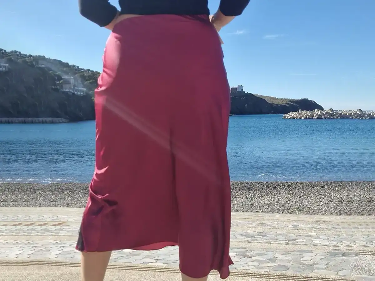 Jupe longue satin bordeau et dentelle