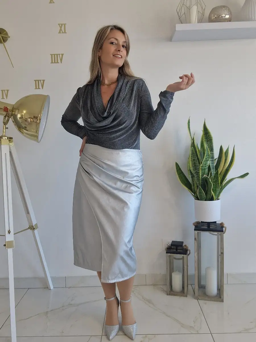 Jupe en simili cuir argentée
