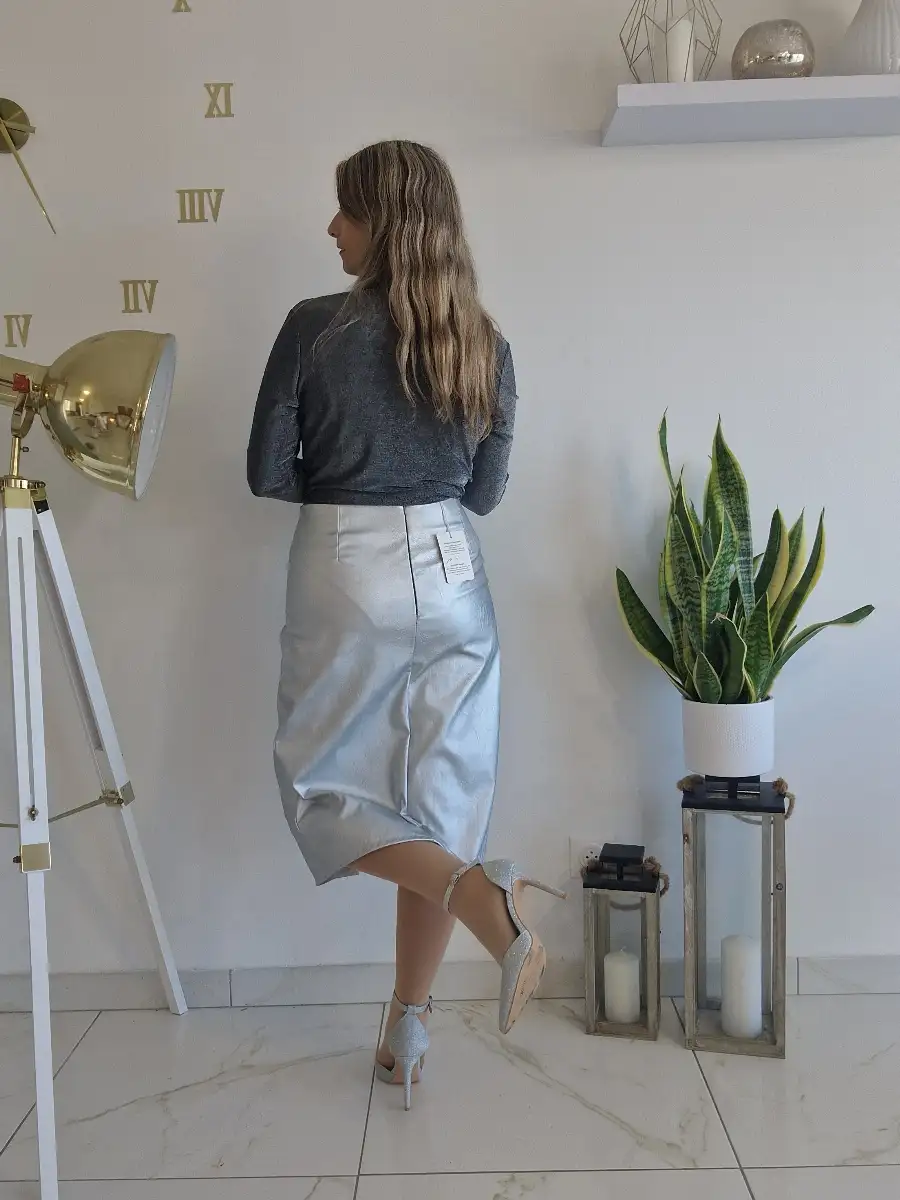 Jupe en simili cuir argentée
