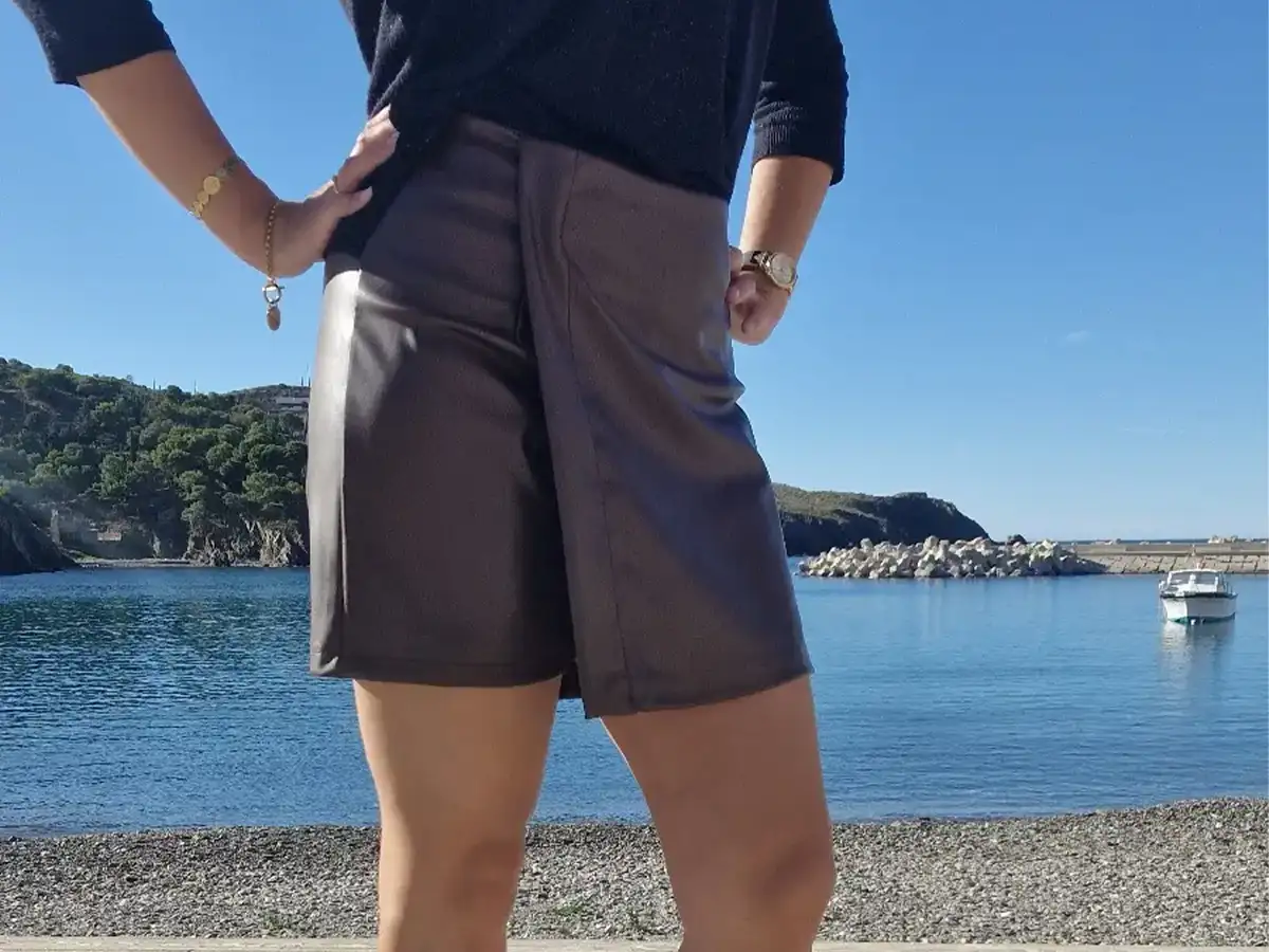 Jupe short simili cuir marron